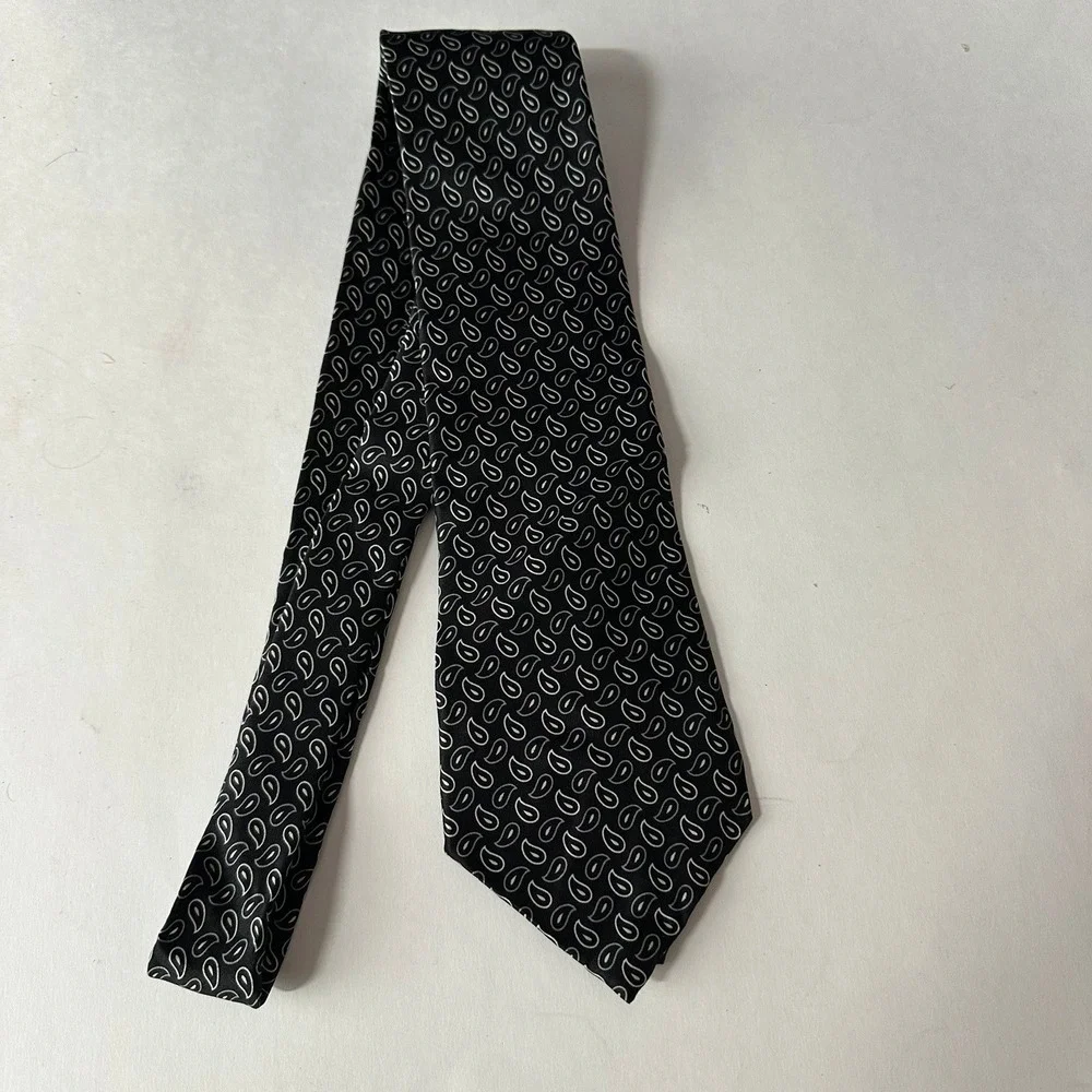 Villa Bugatti Men Black Silver Paisley Silk Necktie Tie USA Made Italian Print